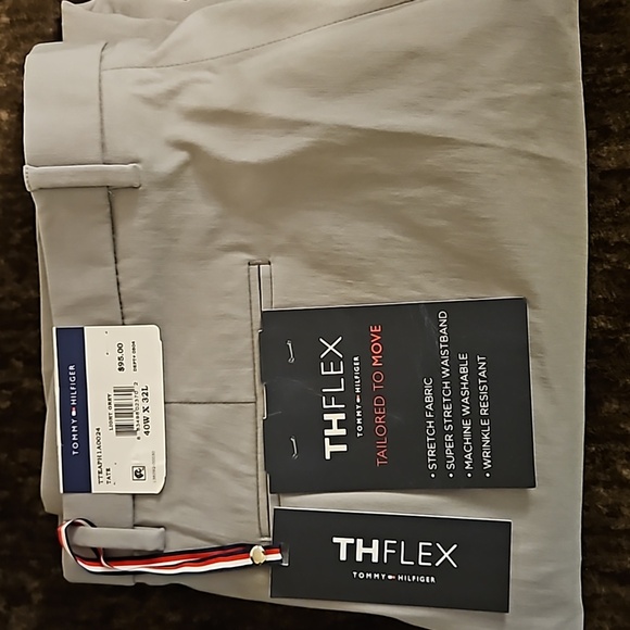 NWT Men's Modern-Fit TH Flex Stretch Solid Performance Pants 40x32 - Picture 6 of 6